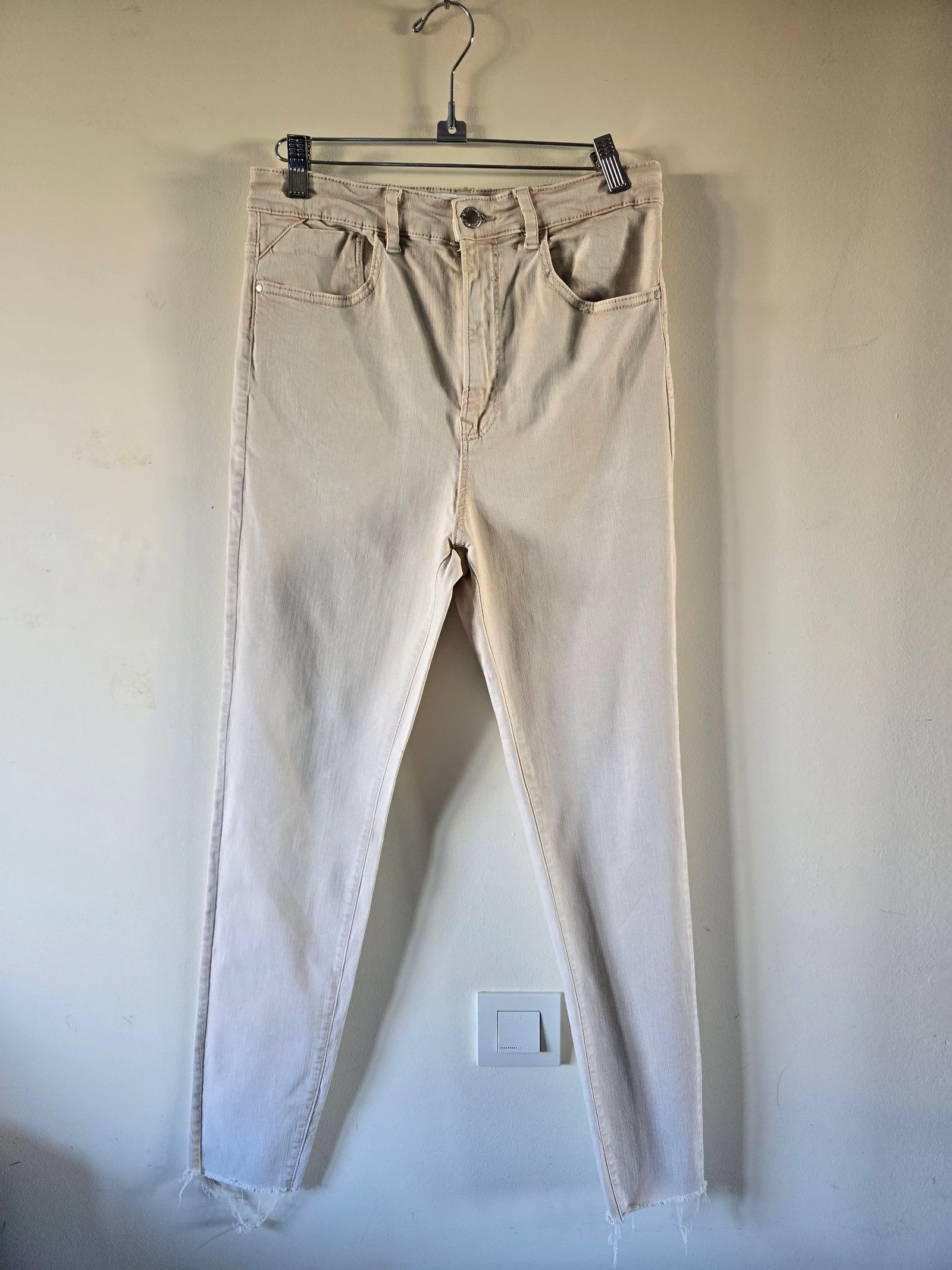 Pantalon denin beige de Stradivarius-talla XL